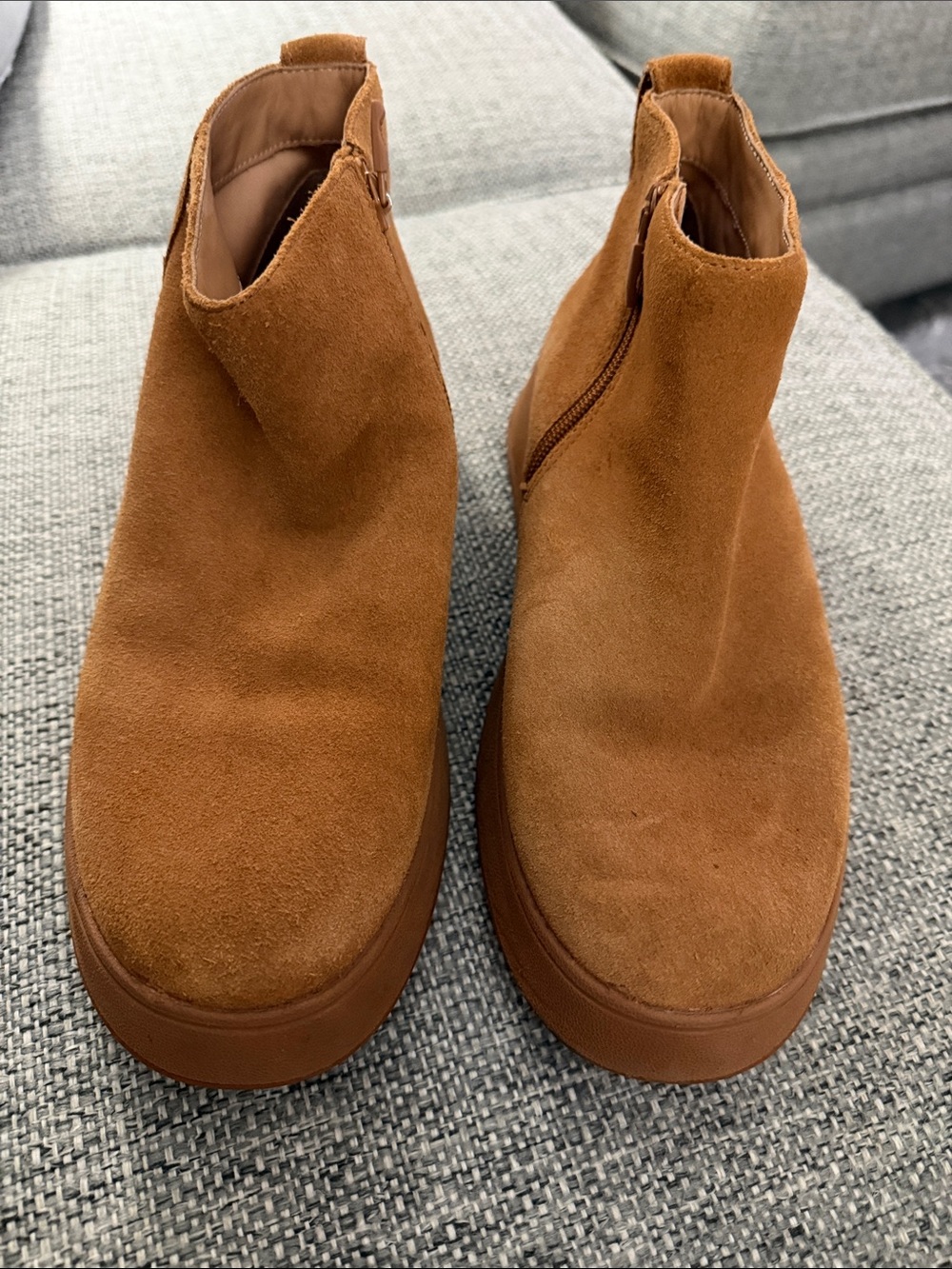 FitFlop F-Mode Suede Flatform Zip Ankle Boots
Tan - Size 9